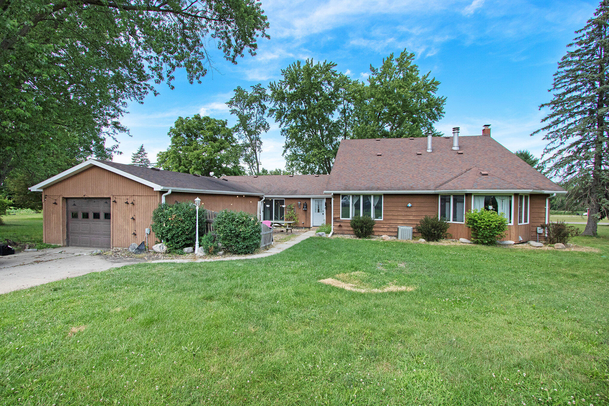 41621 County Road 669 Decatur, MI 49045 - Photo 1 of 15 001_img_0187_863