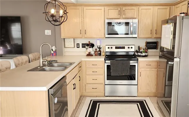 $254,900 | 8019 North Lawn Avenue, Kansas City, MO 64119