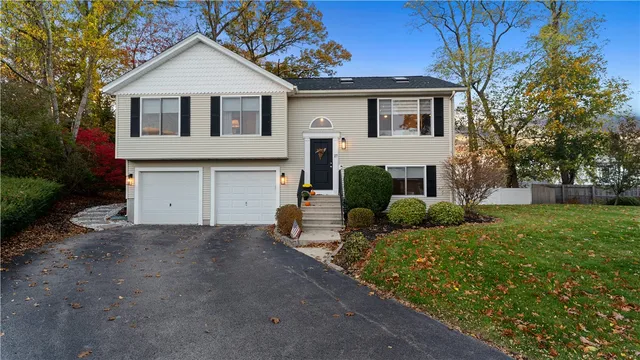$500,000 | 27 Great Oak Drive, Warwick, RI 02886