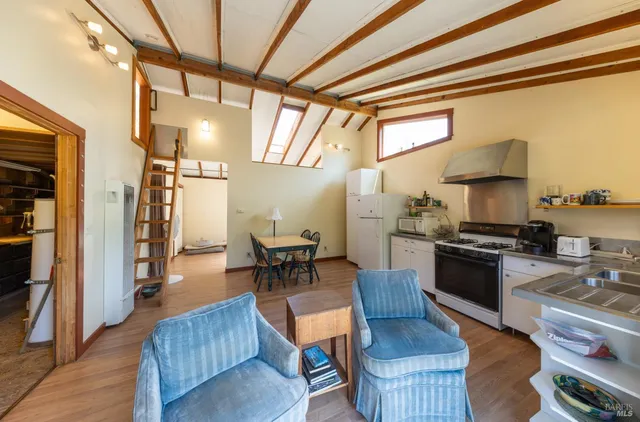 $2,980,000 | 5955 Shoreline Highway, Bolinas, CA 94924