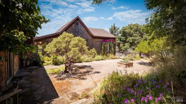 $2,980,000 | 5955 Shoreline Highway, Bolinas, CA 94924