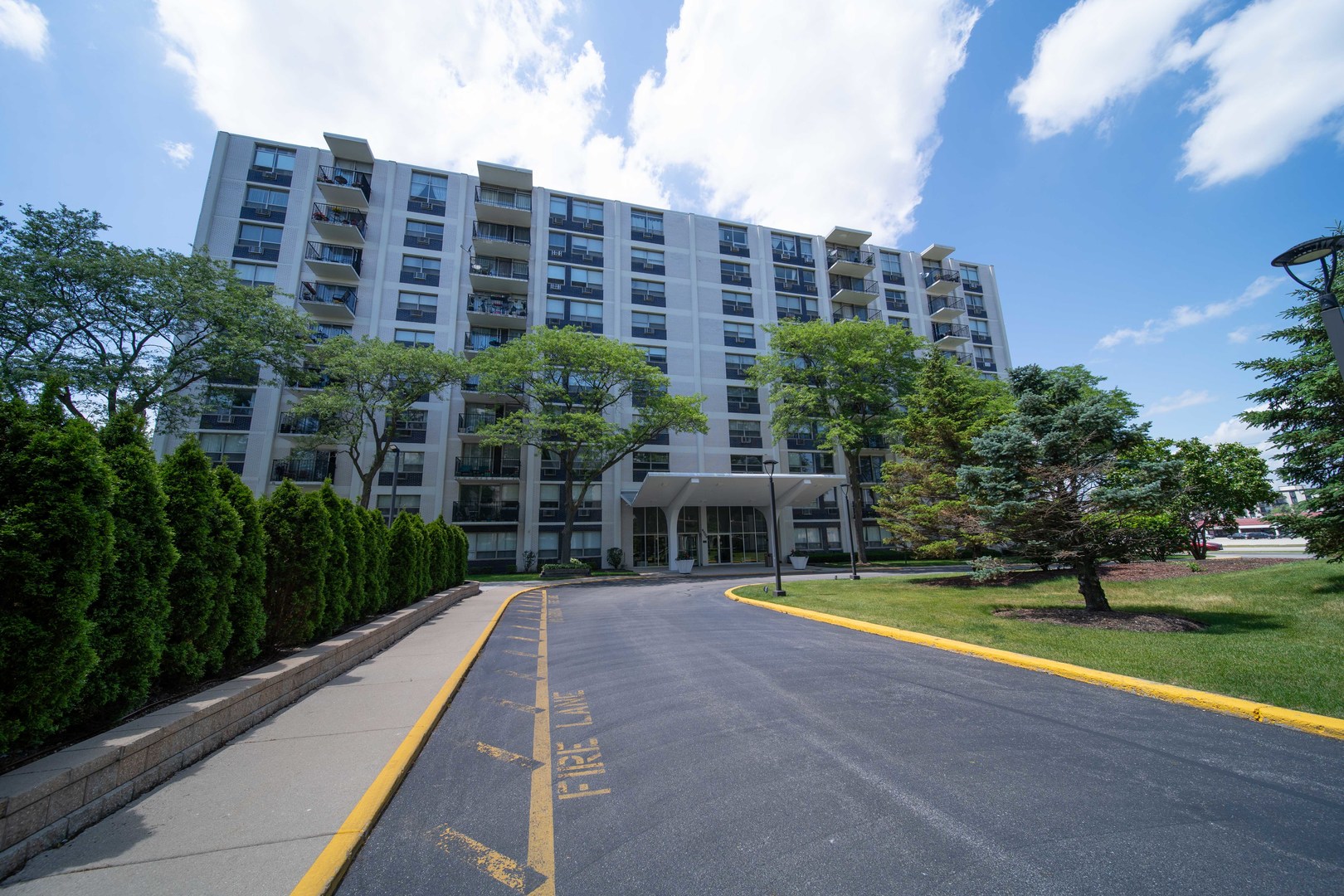 9009 Golf Road, Unit 5B Des Plaines, IL 60016 - Photo 1 of 29 Gallery Image 1