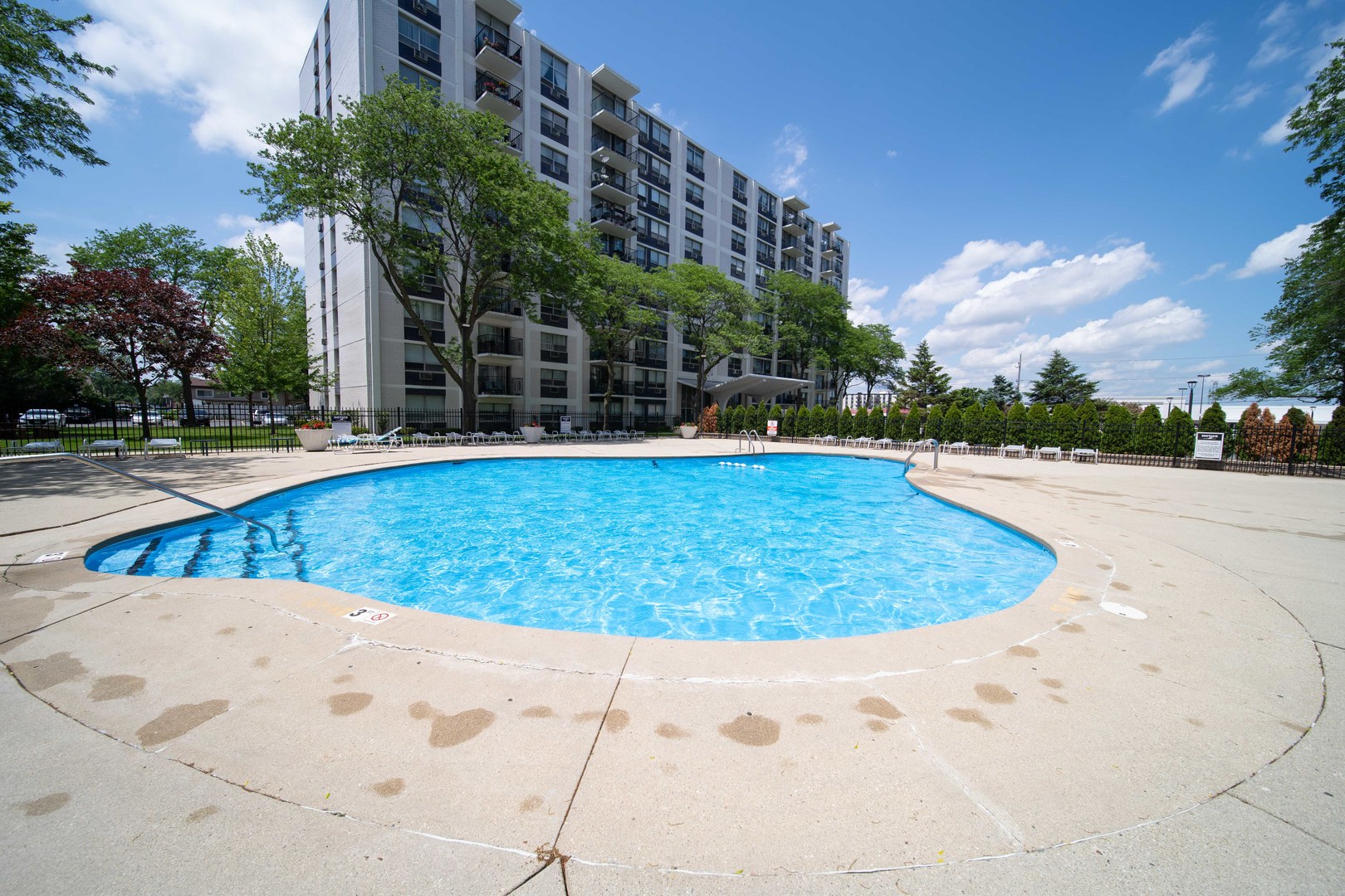 9009 Golf Road, Unit 5B Des Plaines, IL 60016 - Photo 2 of 29 Gallery Image 2