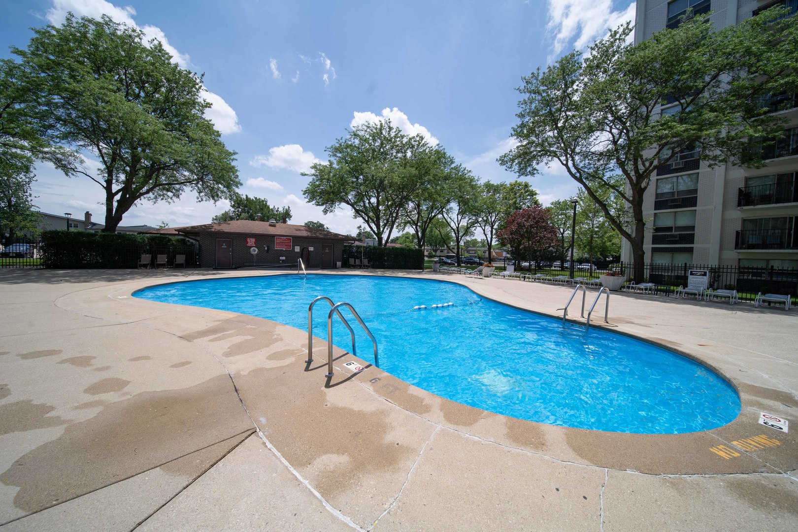 9009 Golf Road, Unit 5B Des Plaines, IL 60016 - Photo 3 of 29 Gallery Image 3
