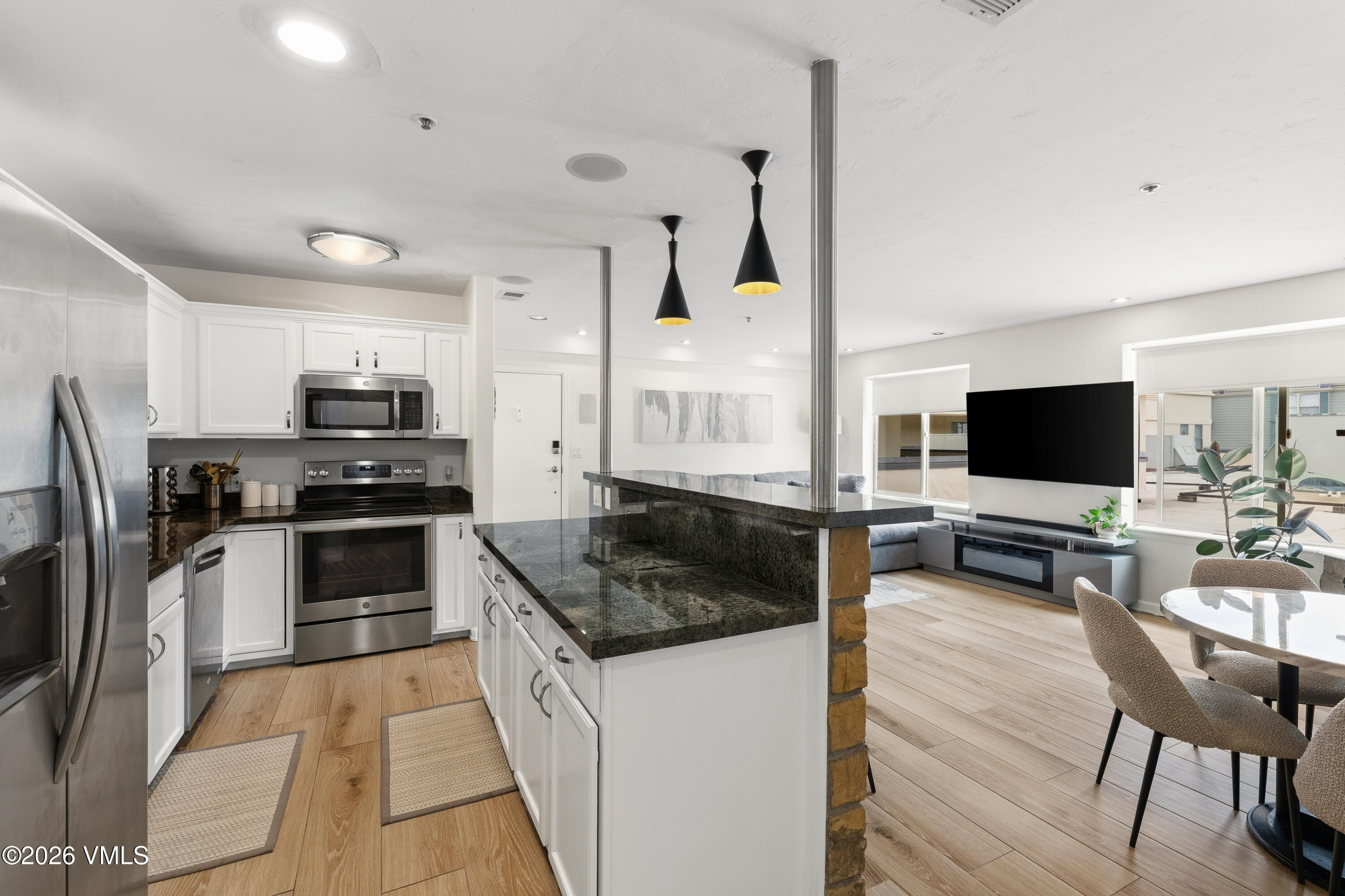 34295 Highway 6, Unit 213 Edwards, CO 81632 - Photo 14 of 47 Open-concpet Kitchen
