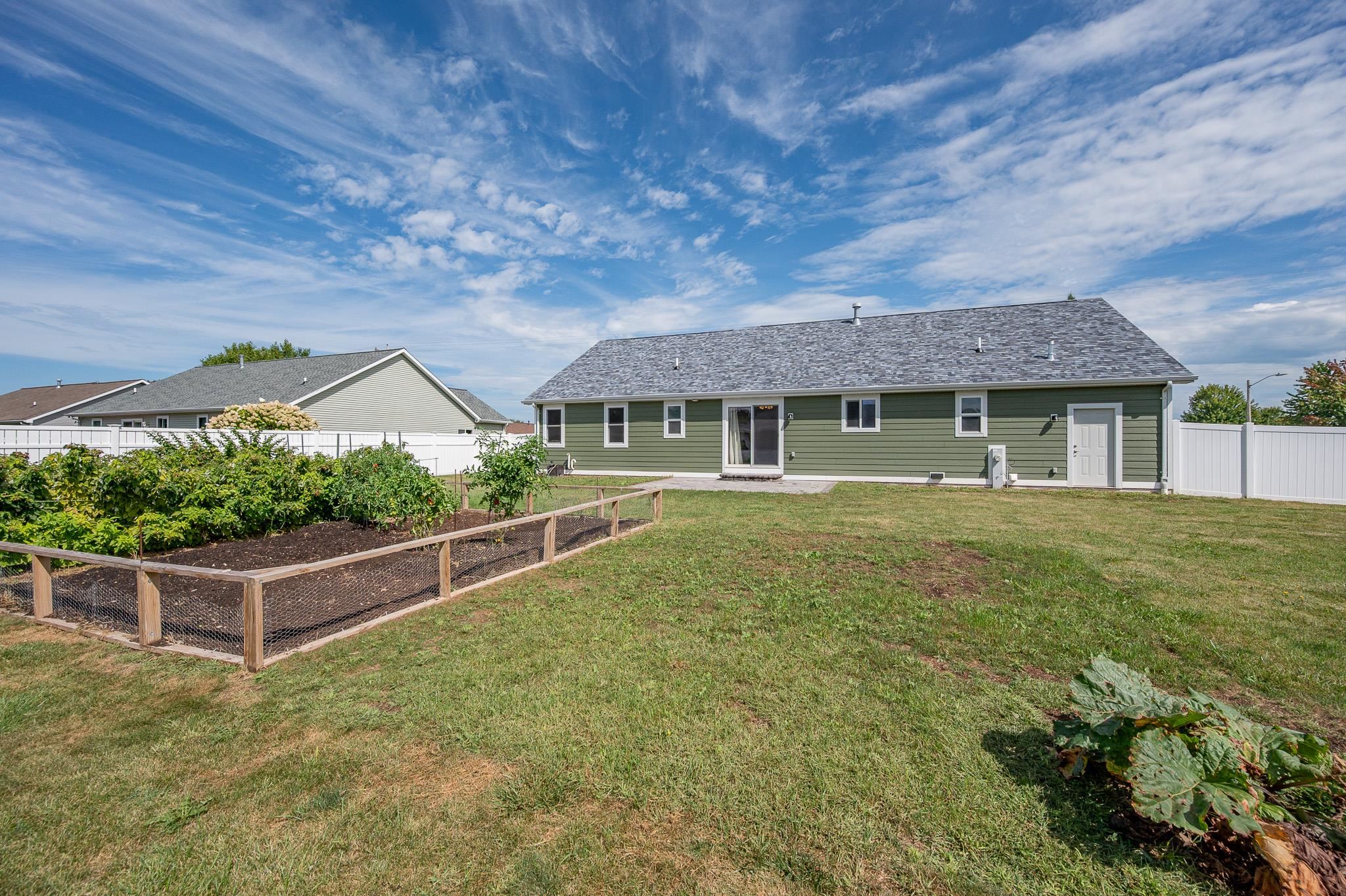 2352 Oak Ridge Circle De Pere, WI 54115 - Photo 40 of 49 Gallery Image 40
