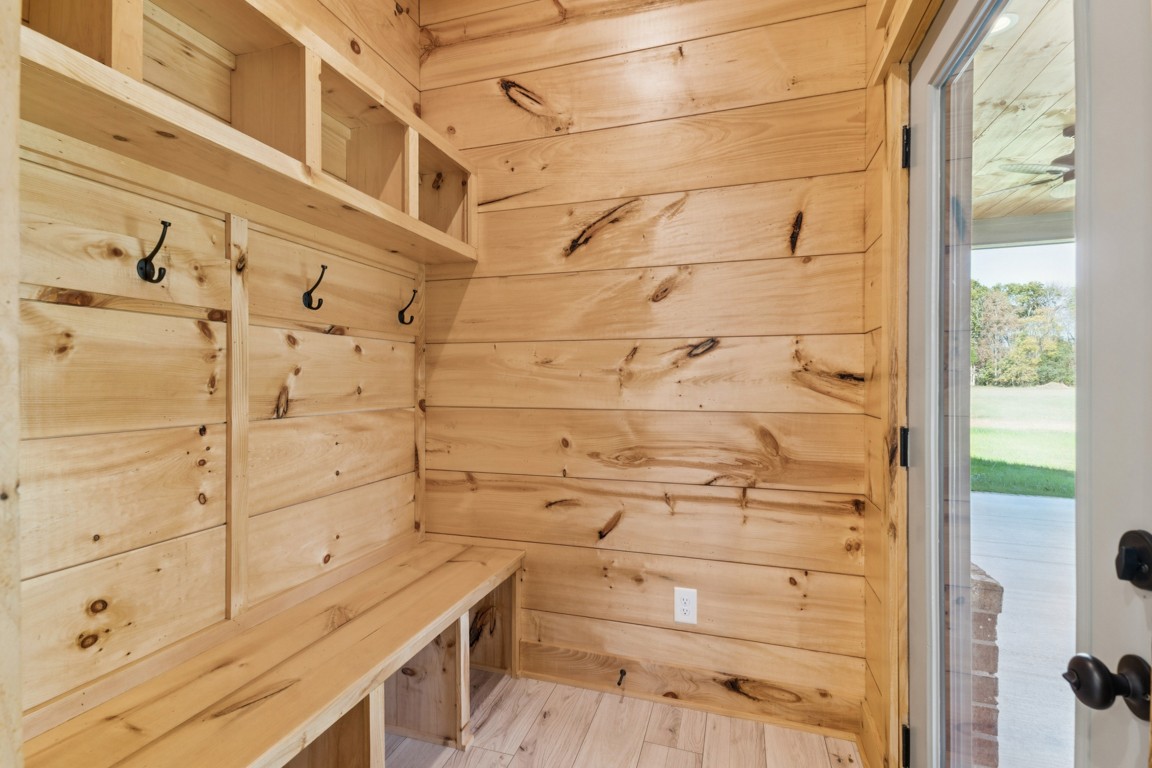 2309 Hunter Road Lewisburg, TN 37091 - Photo 21 of 27 a bathroom with a shower