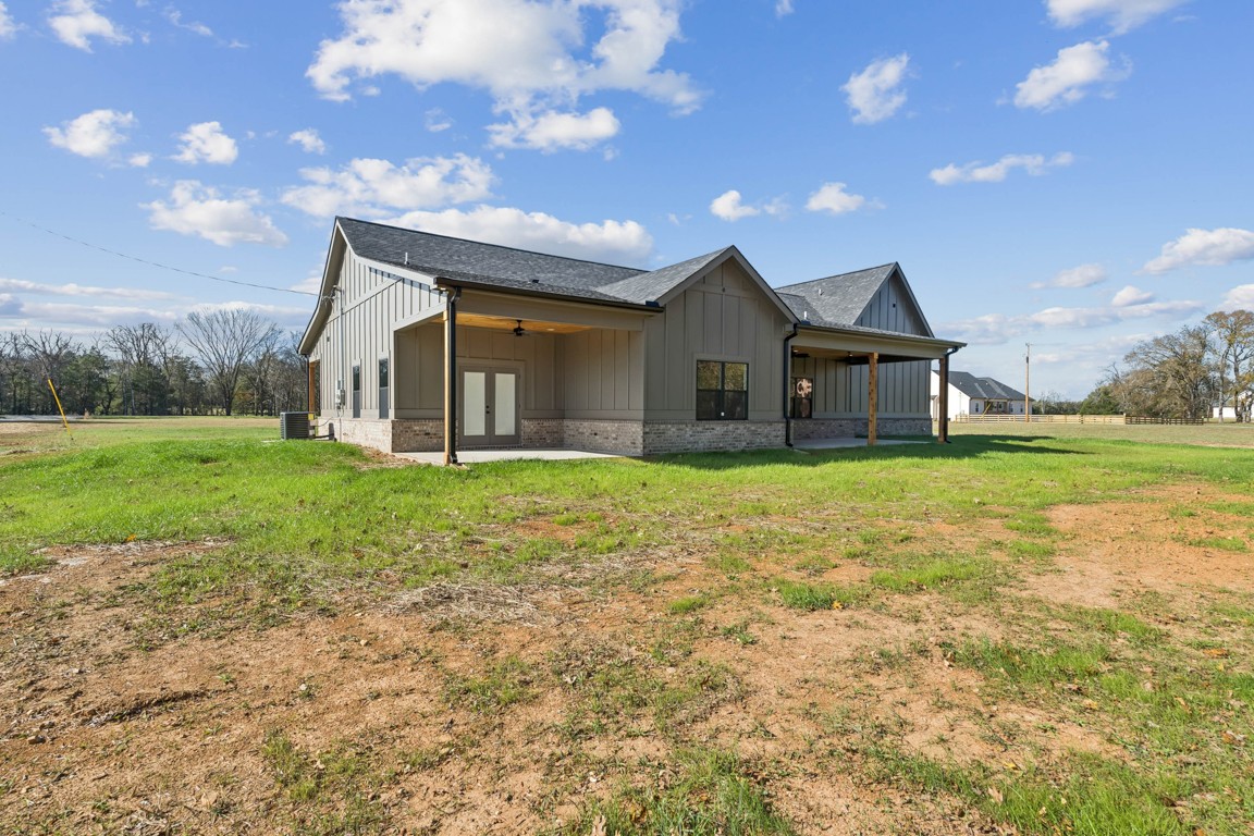 2309 Hunter Road Lewisburg, TN 37091 - Photo 22 of 27 a front view of a house with garden