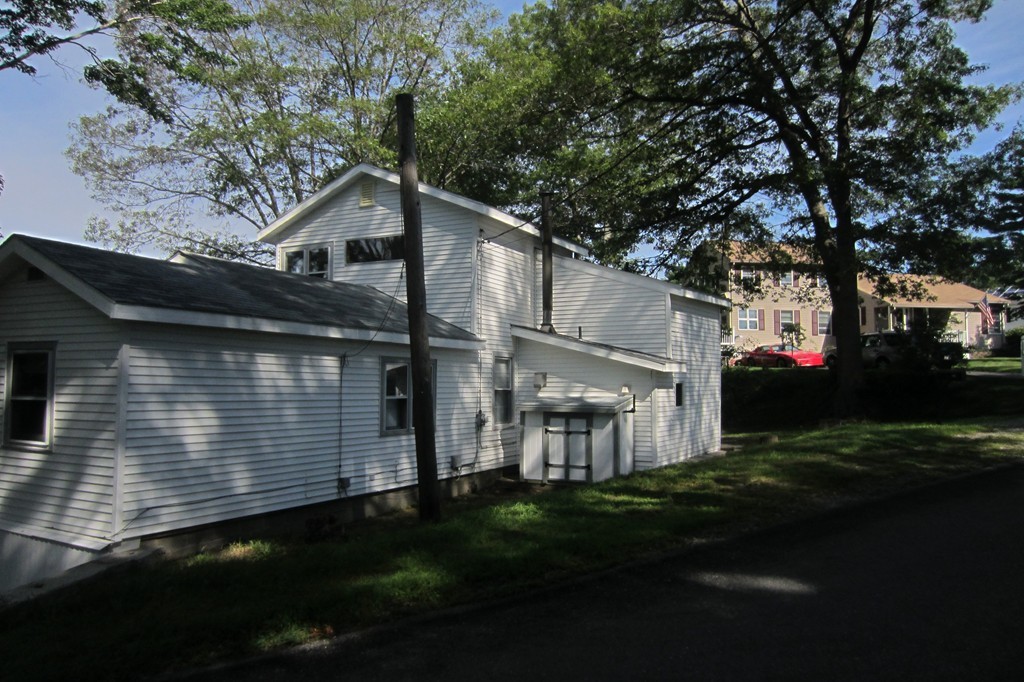 271 Killdeer Road Webster, MA 01570 - Photo 5 of 30 Gallery Image 5