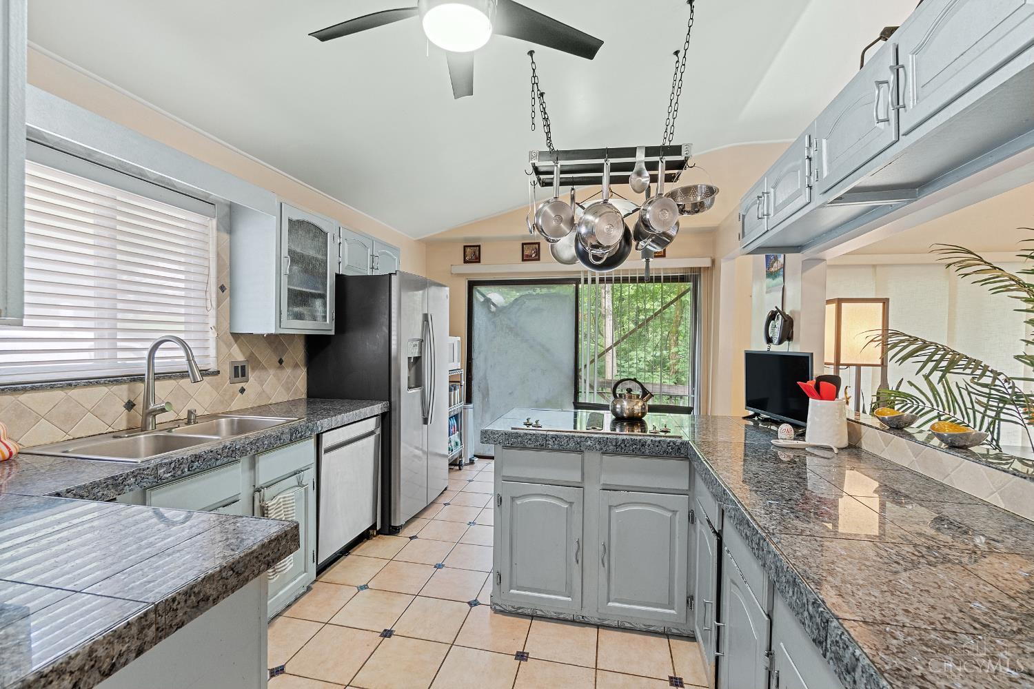 511 West Galbraith Road Cincinnati, OH 45215 - Photo 8 of 36