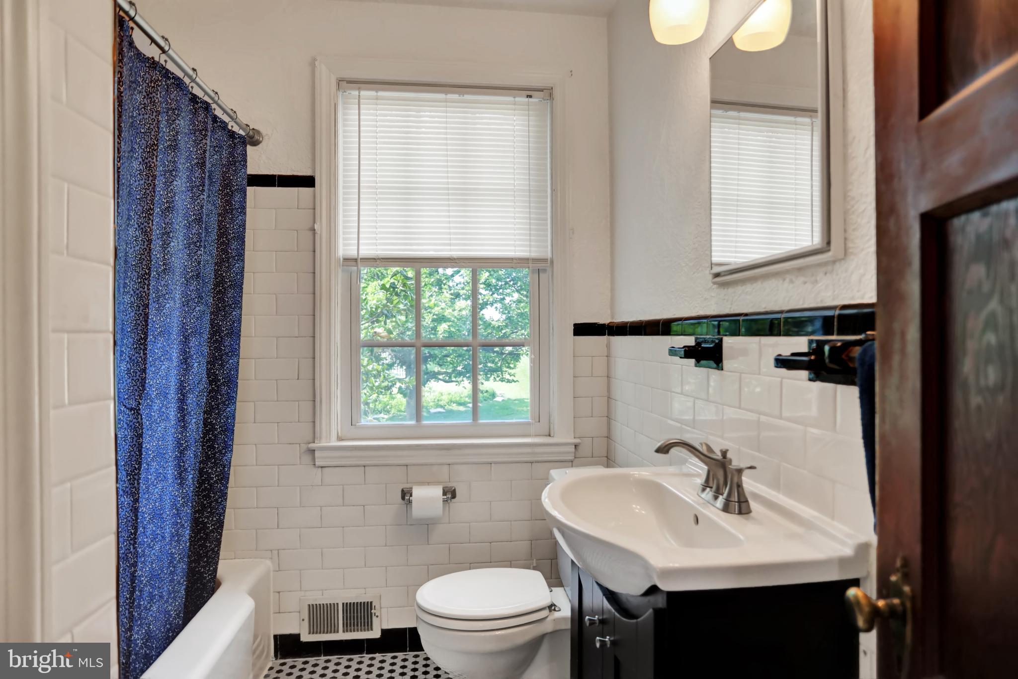 416 Overbrook Road Baltimore, MD 21212 - Photo 16 of 41 Full bah on bedroom level