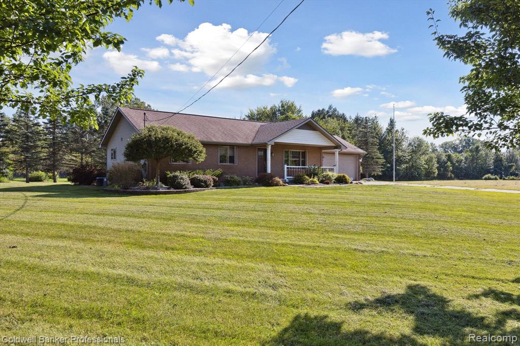 6443 Coldwater Road Flushing, MI 48433 - Photo 2 of 41