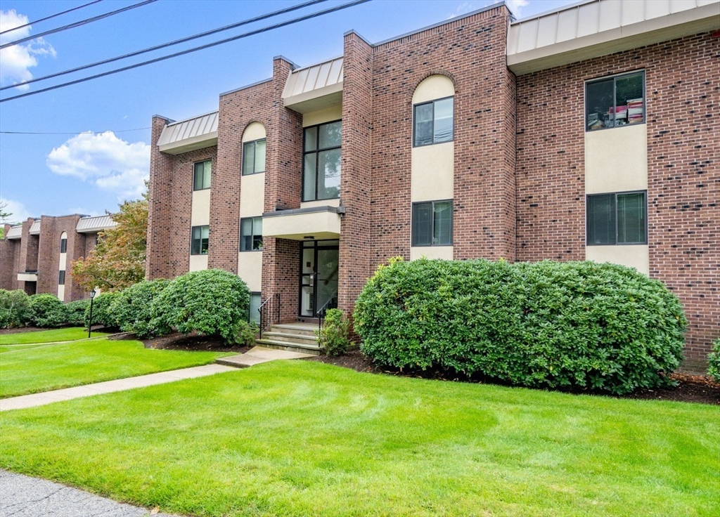 43 Angleside Road, Unit 2 Waltham, MA 02453 - Photo 1 of 24 Gallery Image 1