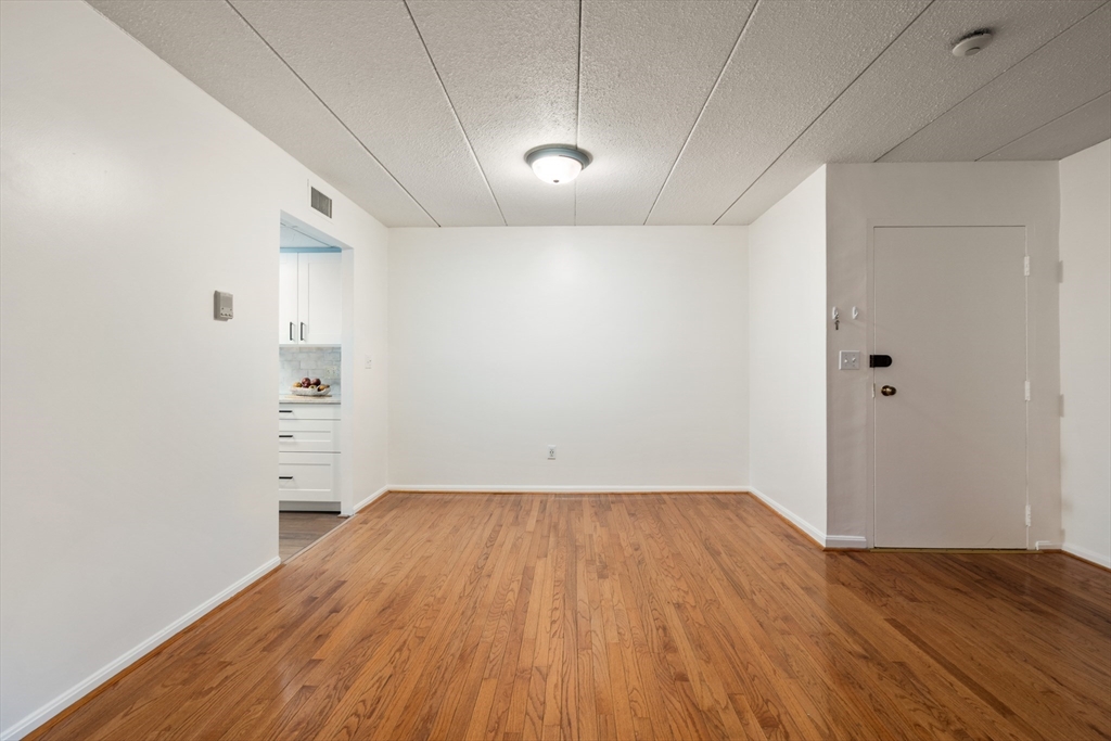 43 Angleside Road, Unit 2 Waltham, MA 02453 - Photo 5 of 24 Gallery Image 5