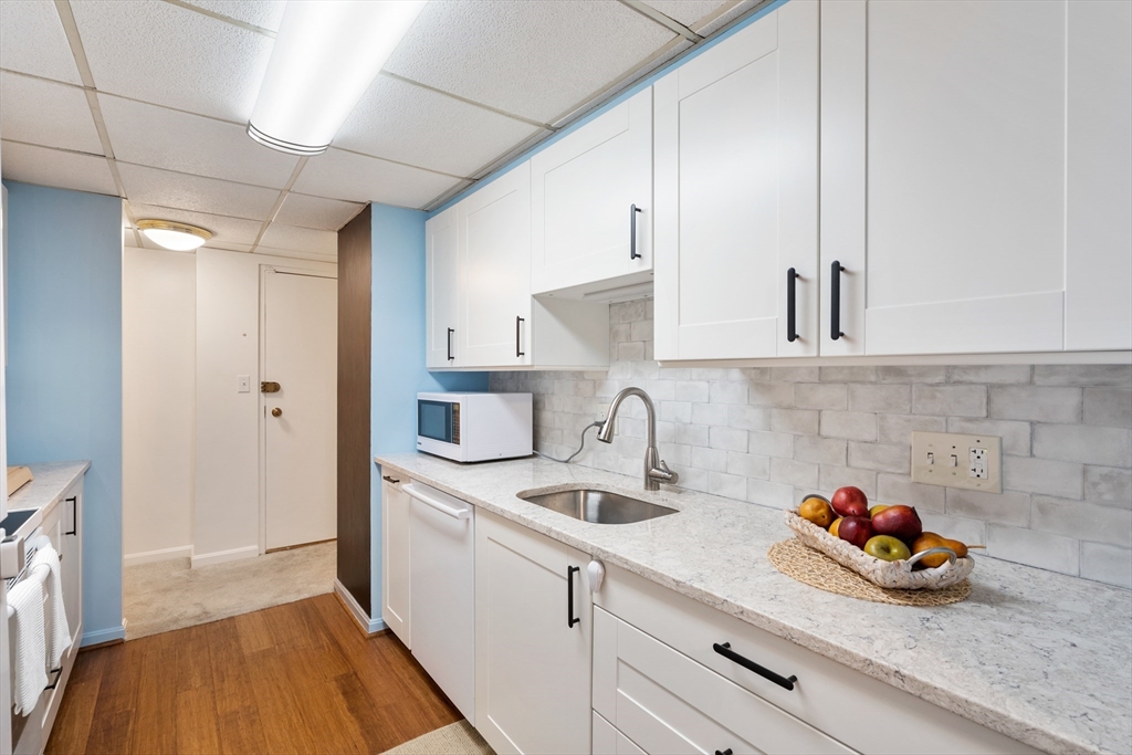 43 Angleside Road, Unit 2 Waltham, MA 02453 - Photo 6 of 24 Gallery Image 6