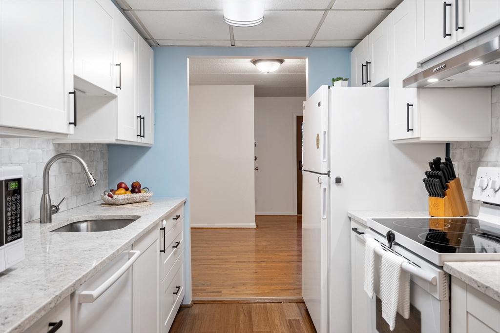 43 Angleside Road, Unit 2 Waltham, MA 02453 - Photo 8 of 24 Gallery Image 8