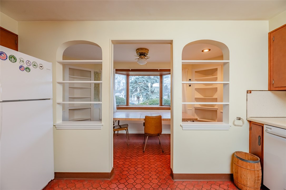 385 Pemberton Road Irondequoit, NY 14622 - Photo 14 of 40