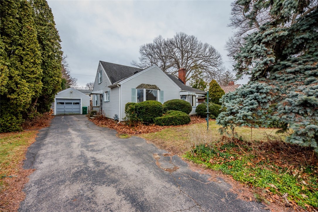 385 Pemberton Road Irondequoit, NY 14622 - Photo 3 of 40