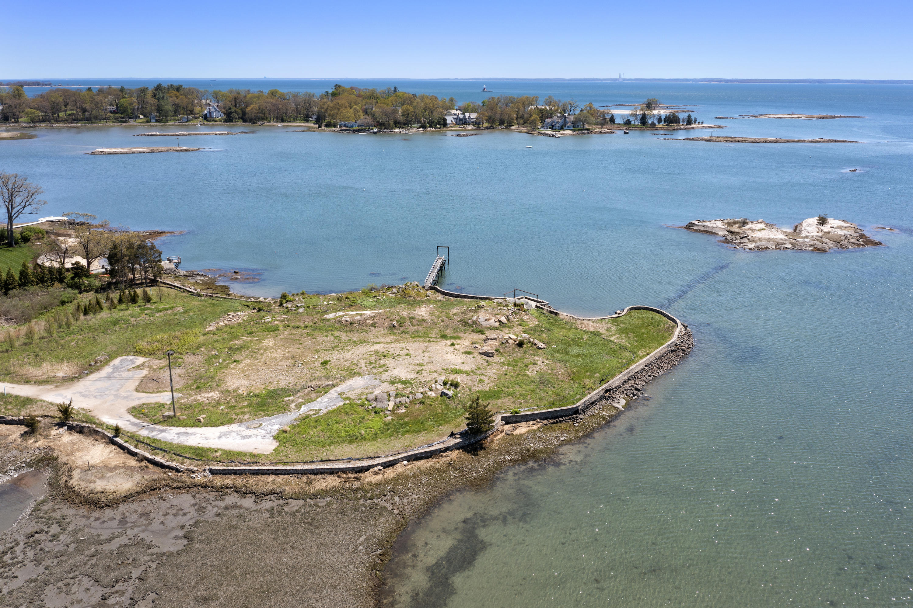 122 Delafield Island Road Darien, CT 06820 - Photo 5 of 34 a view of a ocean with a nearby beach