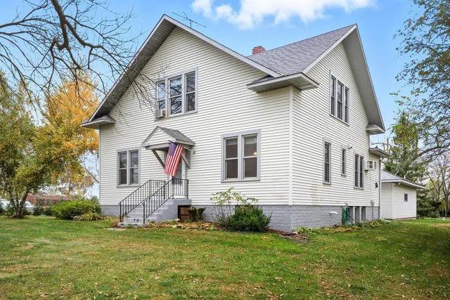 $599,900 | 19383 Babcock Avenue, Lester Prairie, MN 55354