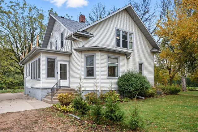 $599,900 | 19383 Babcock Avenue, Lester Prairie, MN 55354