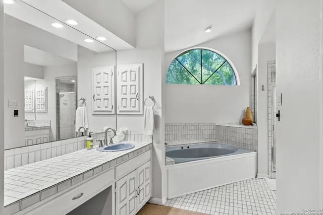 $2,450 | 1130 River Vista West, San Antonio, TX 78216