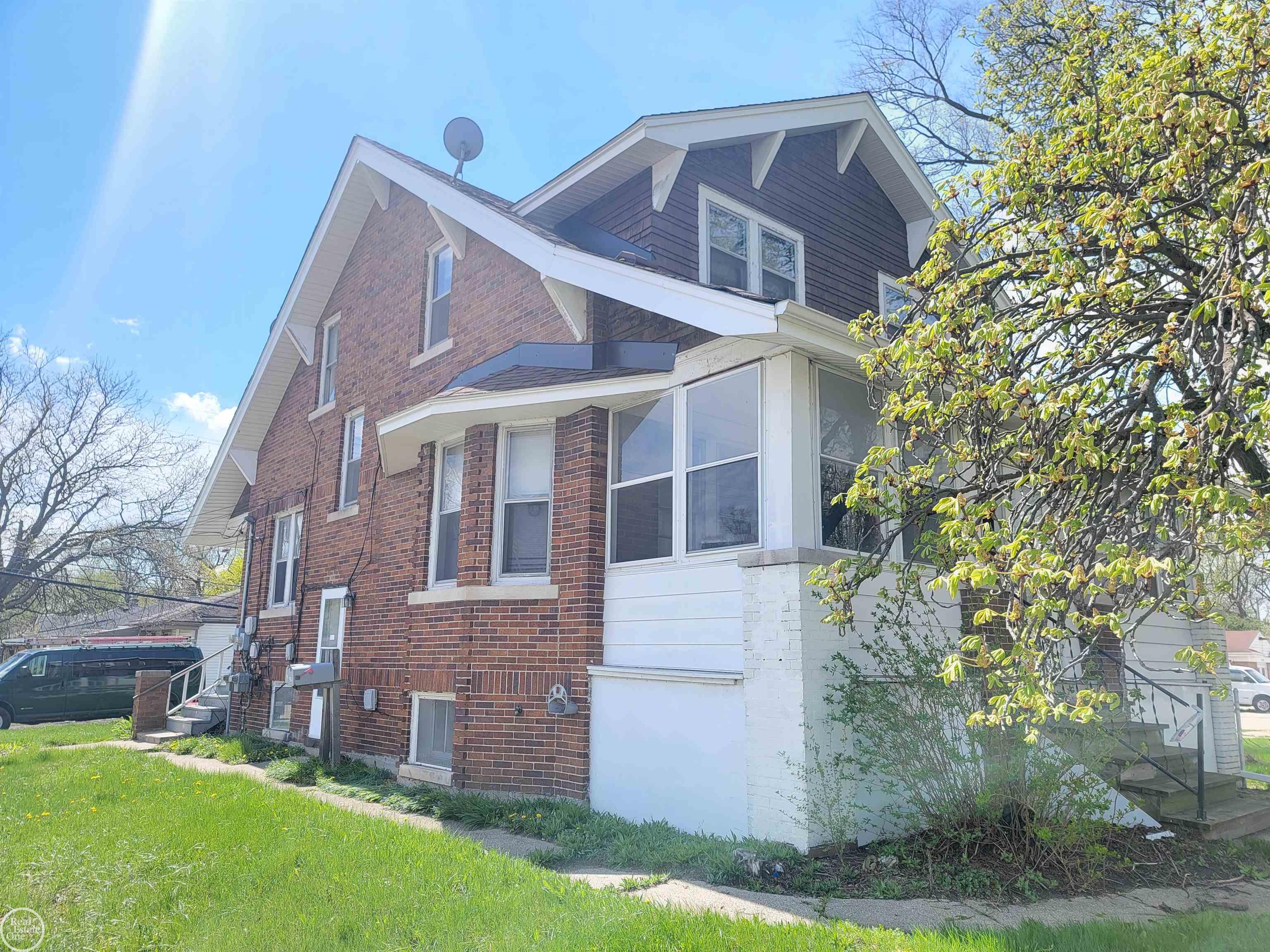 15350 East 10 Mile Road Eastpointe, MI 48021 - Photo 2 of 16