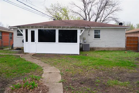 a front view of house with yard
