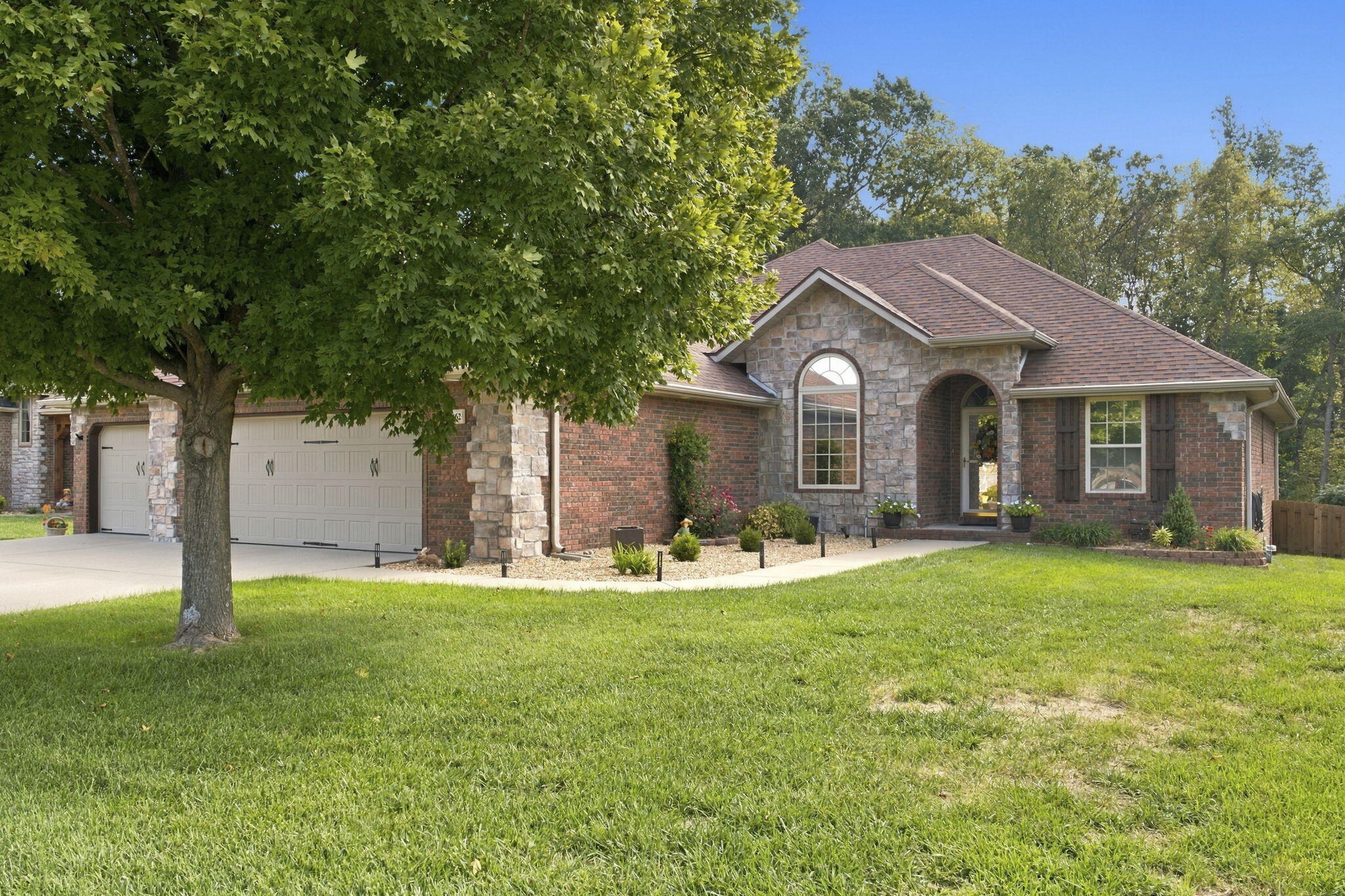 4462 South Frisco Trails Road Springfield, MO 65810 - Photo 2 of 39 2-web-or-mls-20260930-20260930-DSC09642