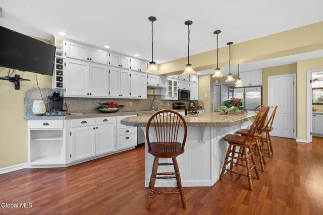 $412,000 | 14 Carrie Court, Niskayuna, NY 12309