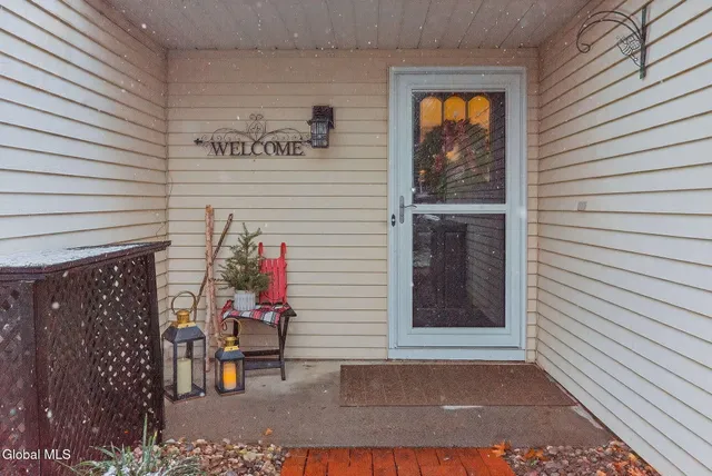 $412,000 | 14 Carrie Court, Niskayuna, NY 12309