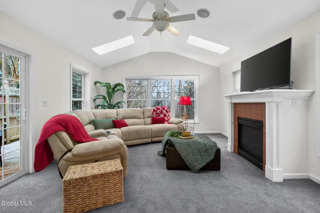 $412,000 | 14 Carrie Court, Niskayuna, NY 12309