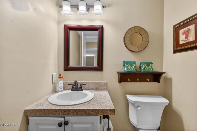 $412,000 | 14 Carrie Court, Niskayuna, NY 12309