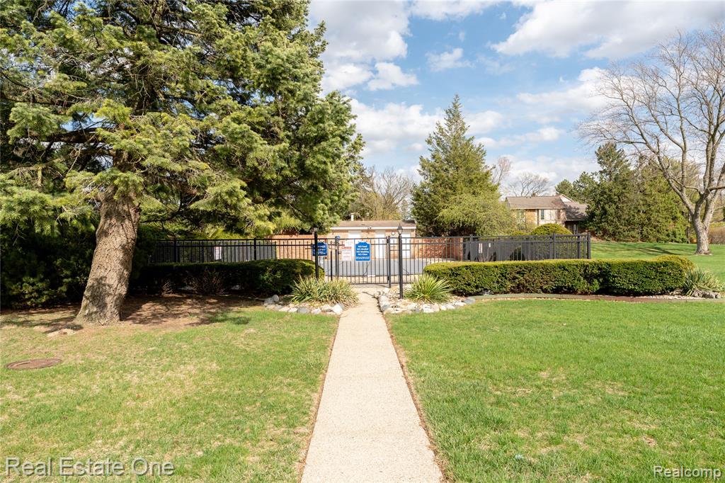 801 West Long Lake Road, Unit 4 Bloomfield Hills, MI 48302 - Photo 19 of 22