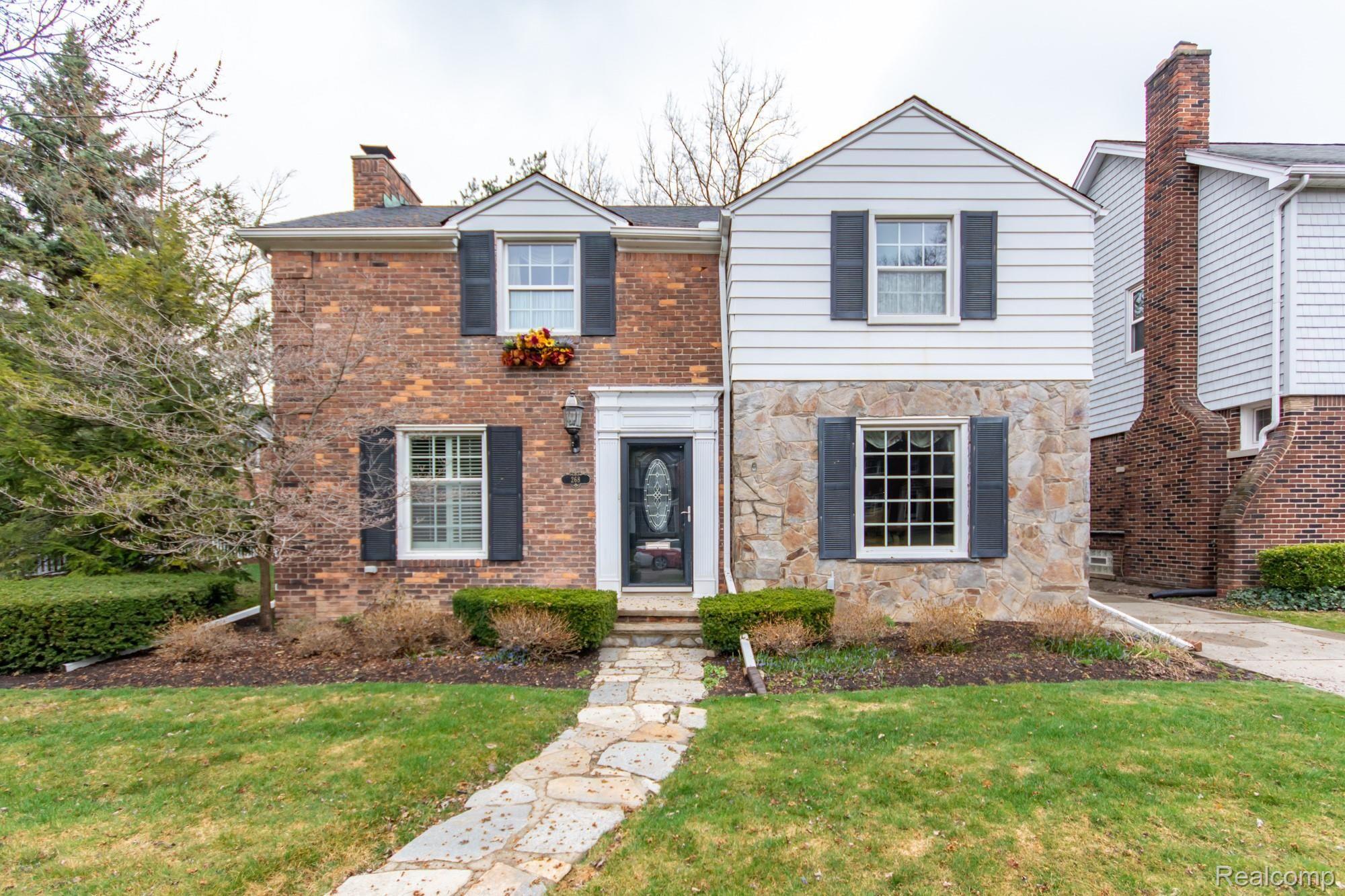 268 McMillan Road Grosse Pointe, MI 48236 - Photo 1 of 25 DSC_9824.jpg