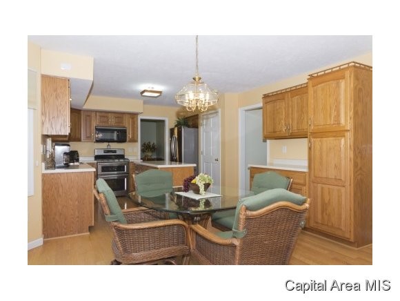 2517 Woodfield Road Springfield, IL 62711 - Photo 5 of 24