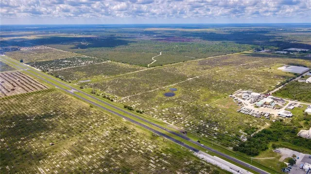 a view of a tennis court