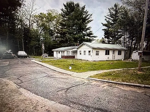 $239,900 | 3105 North Evergreen Drive, White Cloud, MI 49349