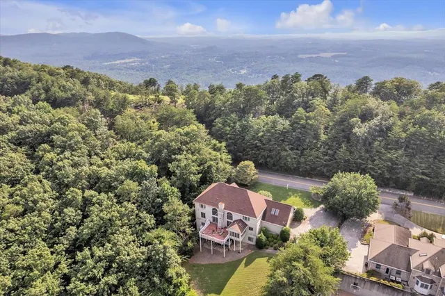 $794,900 | 815 Battlefield Park Drive, Dalton, GA 30720