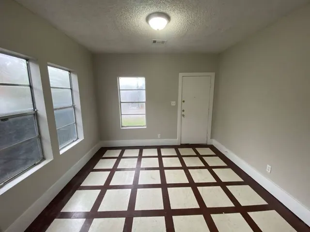 $1,549 | 8213 East Erath Street, Houston, TX 77012