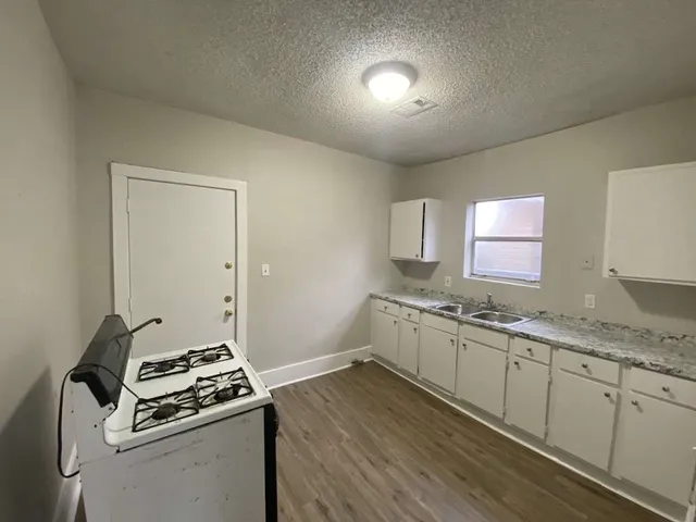 $1,549 | 8213 East Erath Street, Houston, TX 77012