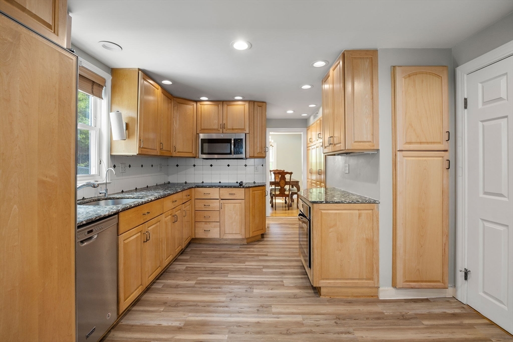 7 Corcoran Road Burlington, MA 01803 - Photo 8 of 29 Gallery Image 8