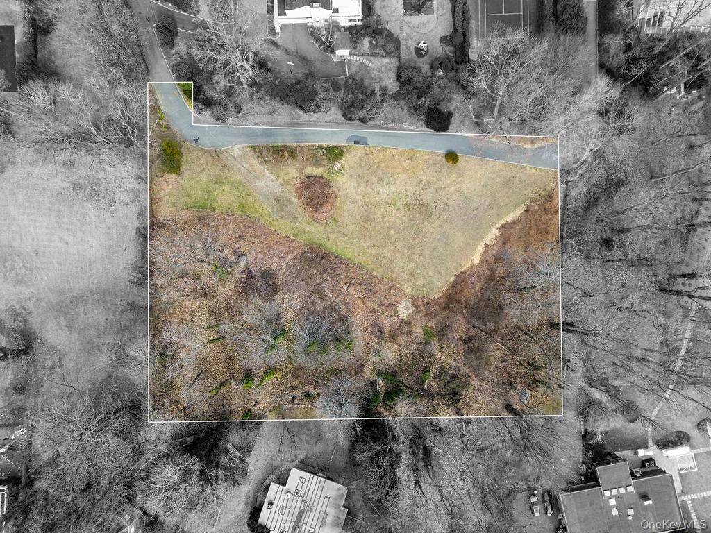 36 Pheasant Run Great Neck, NY 11024 - Photo 8 of 10 a view of a bathroom with sink and bath tub