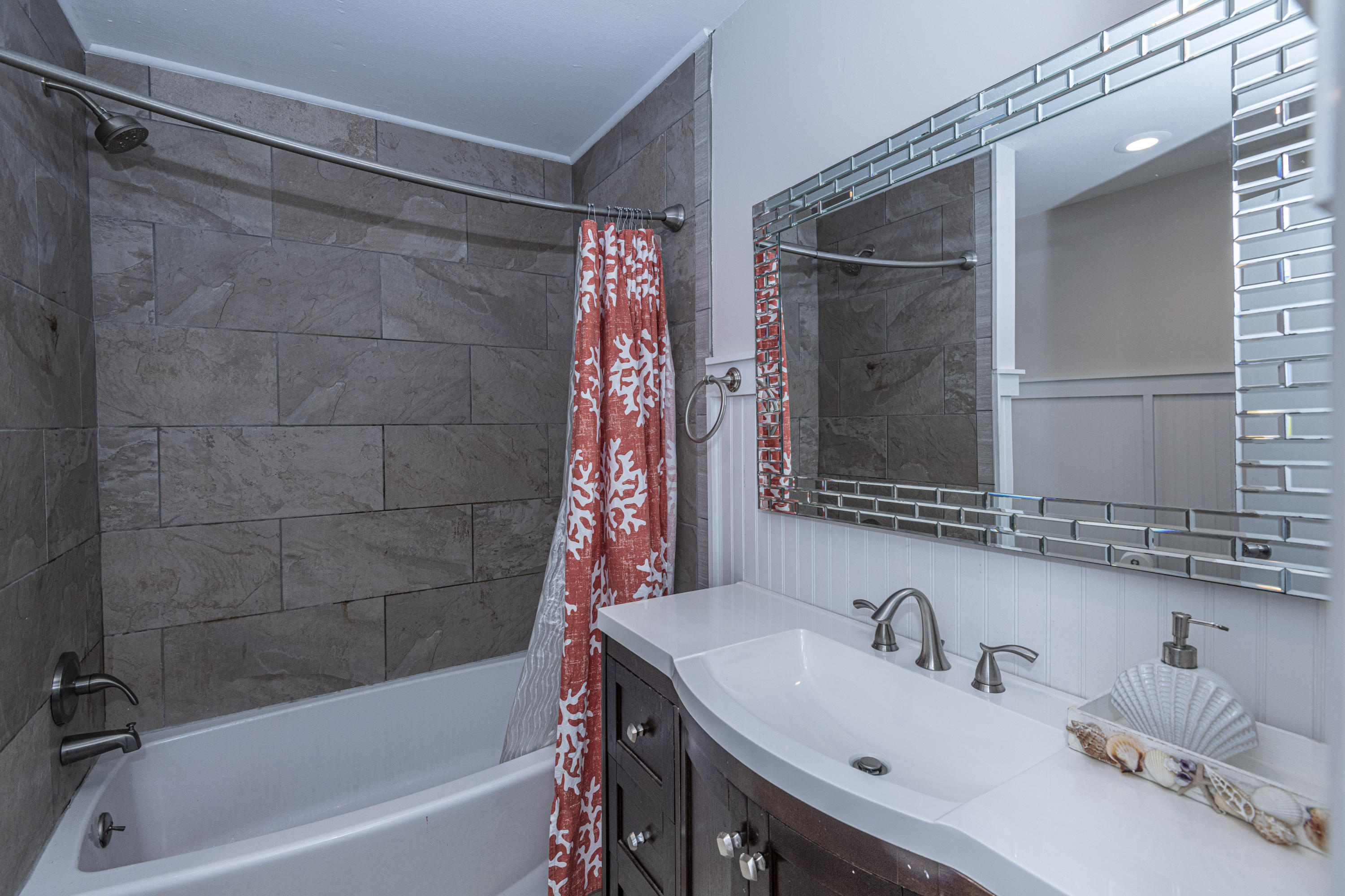 1639 Dogwood Road Charleston, SC 29414 - Photo 12 of 34 13-Bathroom 1