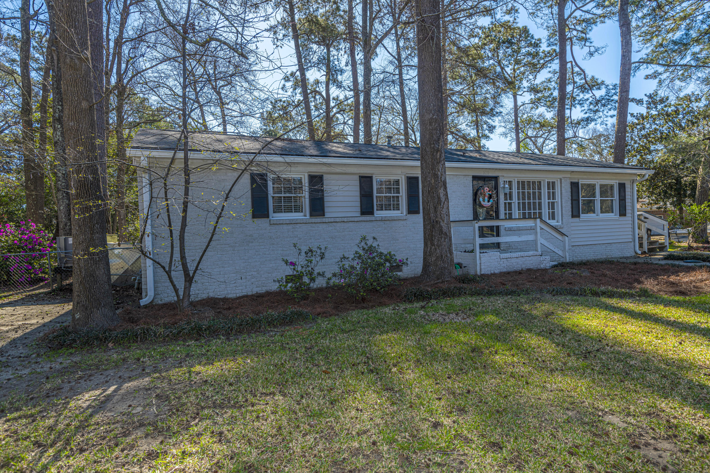1639 Dogwood Road Charleston, SC 29414 - Photo 3 of 34 Front (2997)