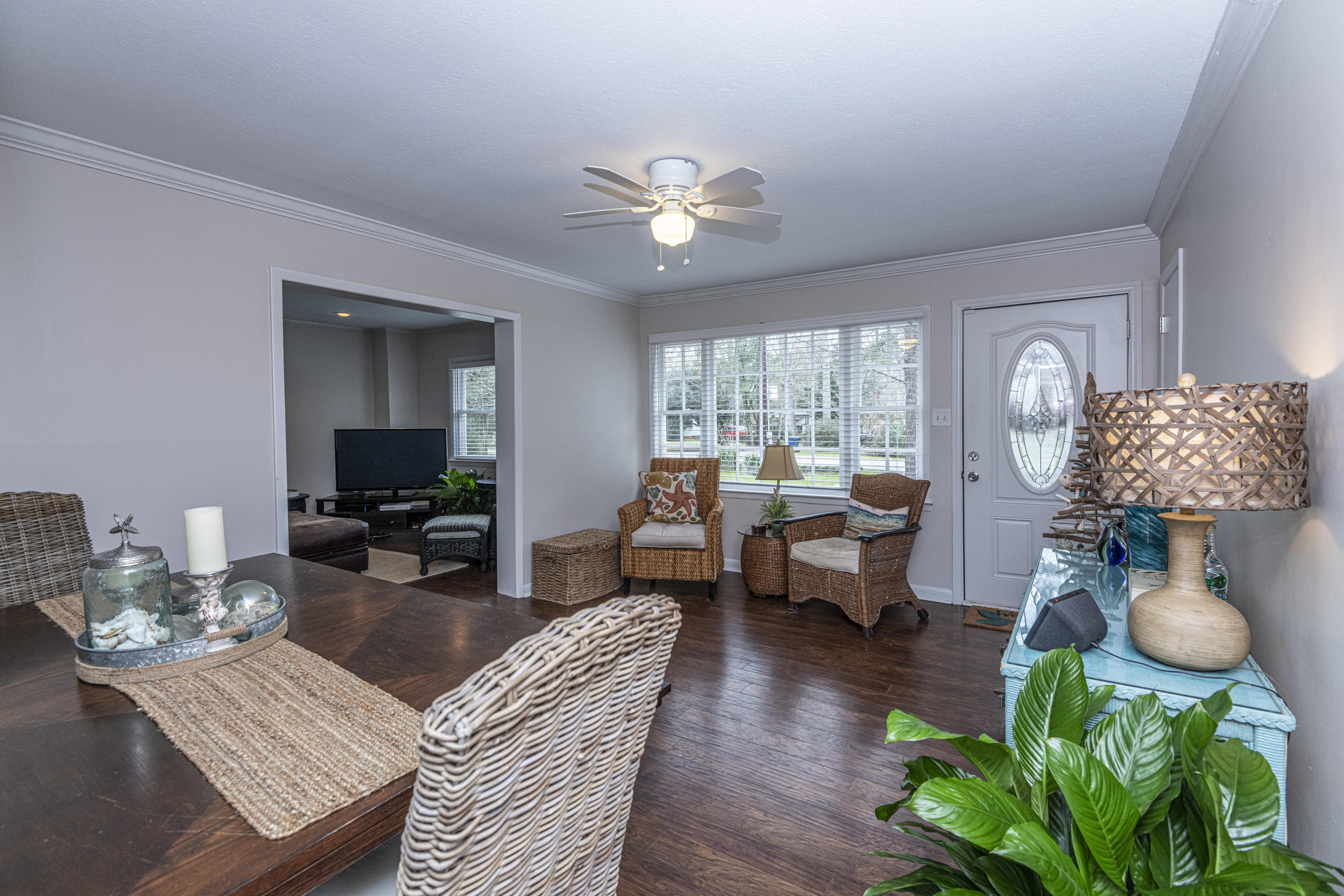 1639 Dogwood Road Charleston, SC 29414 - Photo 4 of 34 5-Dining Front Living