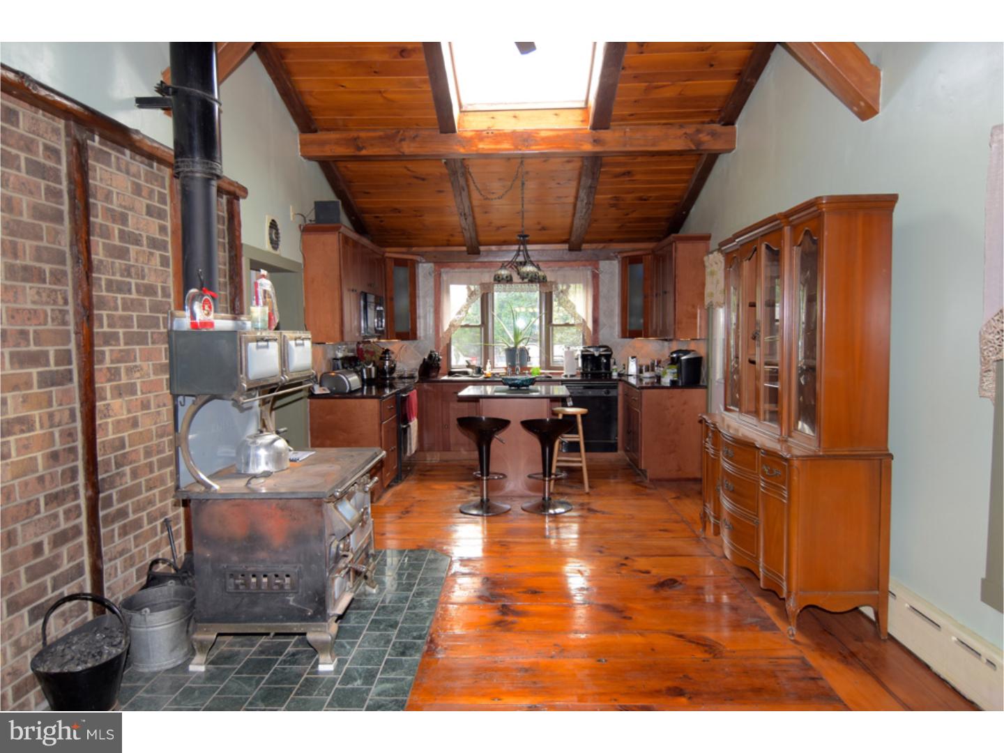 1012 Suburban Road Reading, PA 19605 - Photo 3 of 25