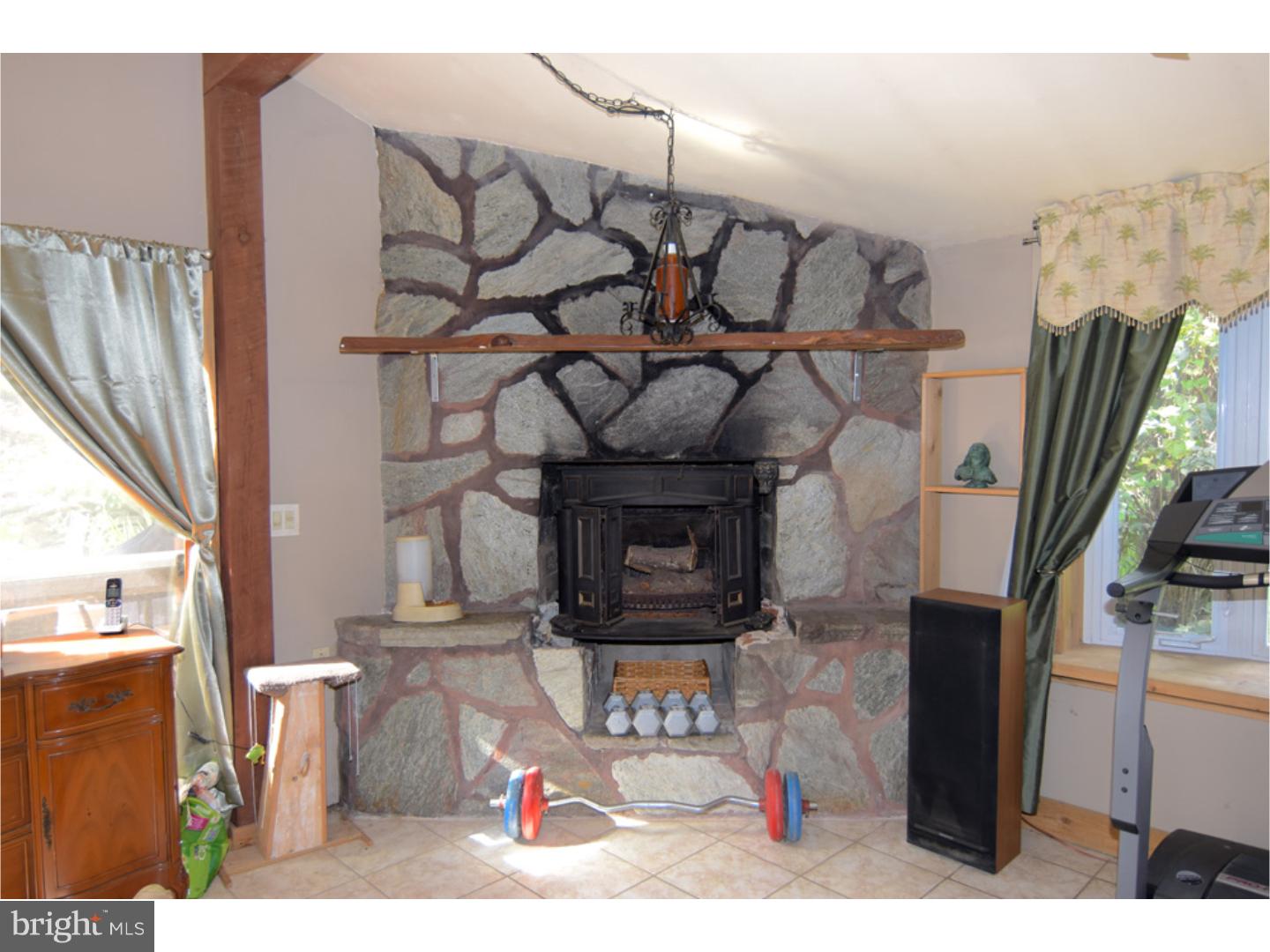1012 Suburban Road Reading, PA 19605 - Photo 6 of 25