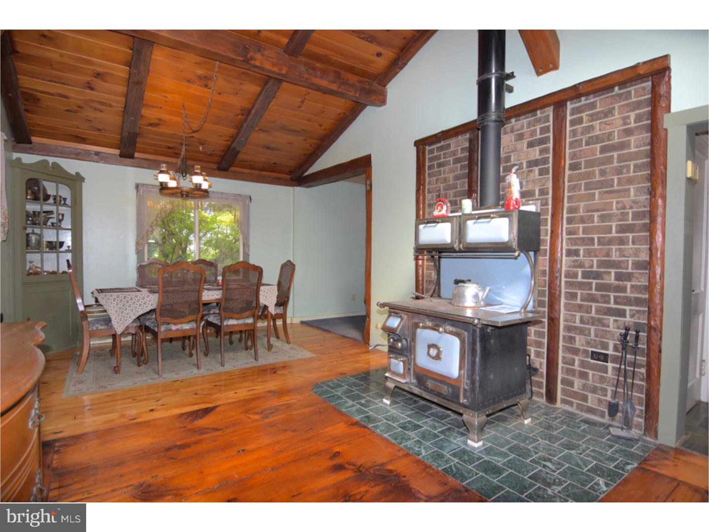 1012 Suburban Road Reading, PA 19605 - Photo 10 of 25