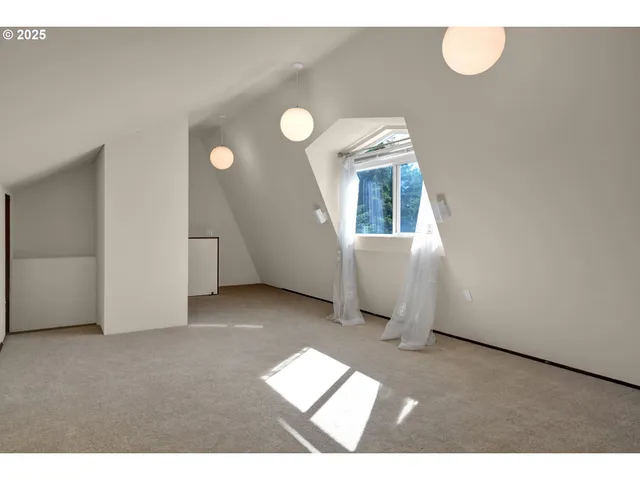 a view of a livingroom with furniture